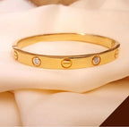 Anti Tarnish Stainless Steel Screw Motif Gemstone Bracelet